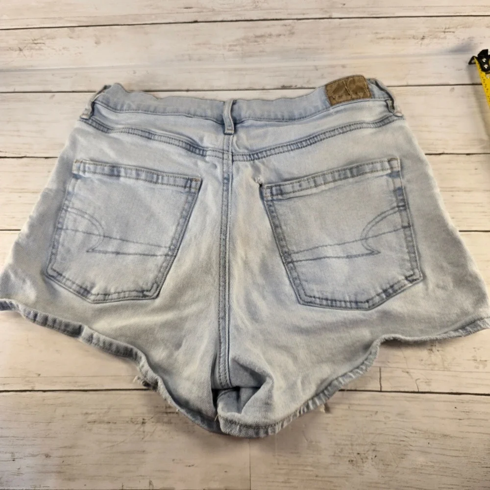American Eagle Strigid Light Wash Raw Hem Denim Shorts Womens 4 Blue High Rise